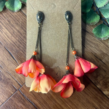 Brinco par de pétalas fascinantes (cascatas com 2 flores) laranja